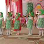 Выступление воспитанниц средней группы, танец "Матрешки"