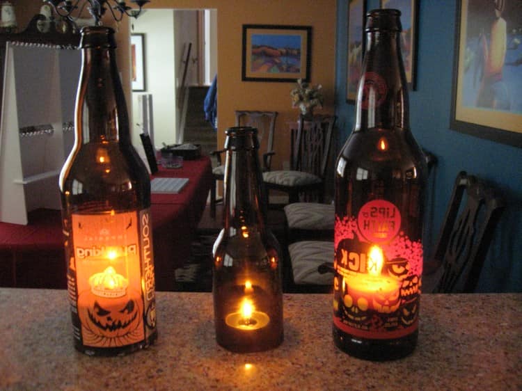 Подсвечники на Хэллоуин из бутылок
