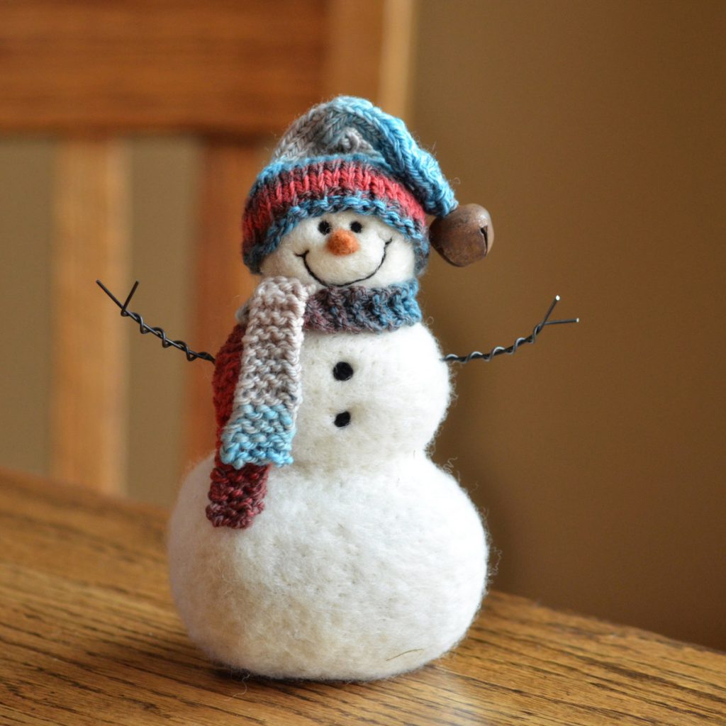 Снеговик из синтепона своими руками
