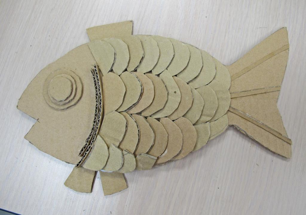рыбка из картона