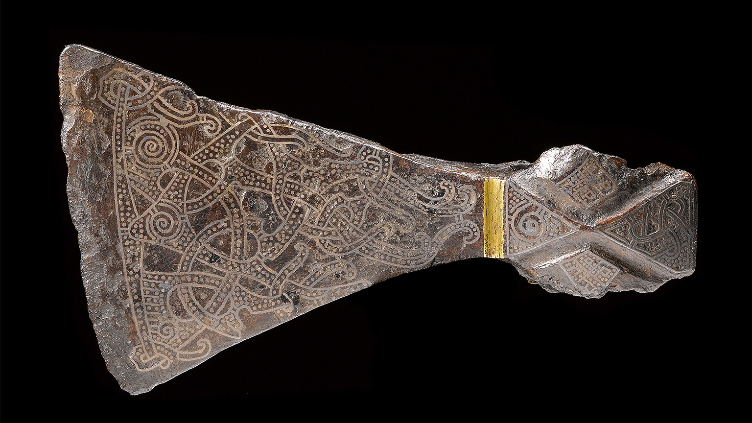 Самый известный топор викингов из захоронения Маммен. Считается, что был использован как ритуальное орудие, не в качестве боевого