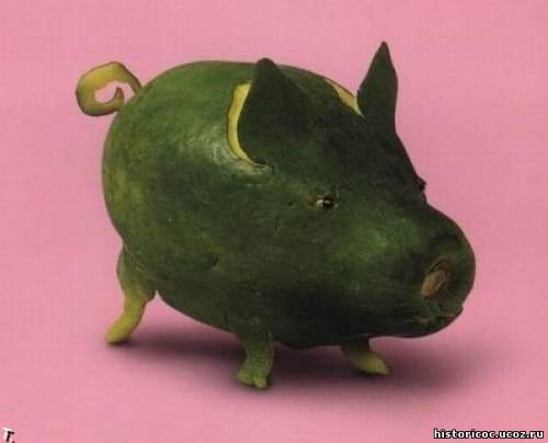 Свинка сделанная из заморского фрукта 