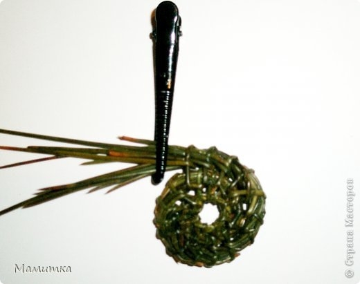 Плетение из сосновых иголок от Мамитка. КОЛОКОЛЬЧИКИ (8) (520x411, 55Kb)