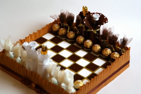 Поделки из конфет - шахматы