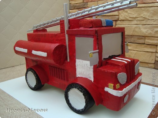 И снова поделка на конкурс. Эту пожарную машину делали с младшим сыном Максимом на городскую выставку. фото 1