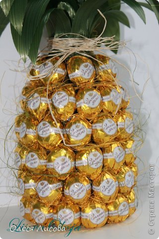 Девочки, всем здравствуйте! Как и обещала, выставляю свой МК по изготовлению ананаса из конфет ... фото 16