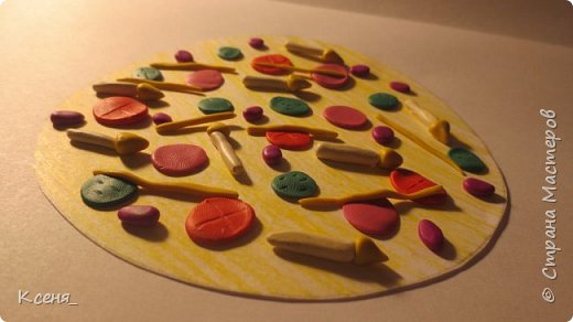 Приветики!
В этой записи моего блога расскажу, как сделать из пластилина и кружка бумаги очень аппетитную пиццу. Ее можно использовать для игр ребенка.
Начнем! фото 25