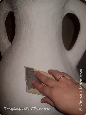 Перед тем как изготовить вазу, я долго думала из чего же мне сделать сосуд, напоминающий древнегреческую амфору, и, остановилась на варианте изготовления вазы из картона в технике папье-маше. Здесь, я пошагово расскажу как я это делала и что получилось в итоге. фото 10
