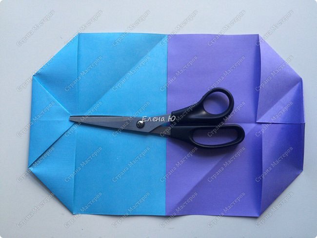 Предлагаю к знаменательному для всех событию сложить такой портфельчик в технике оригами: фото 6