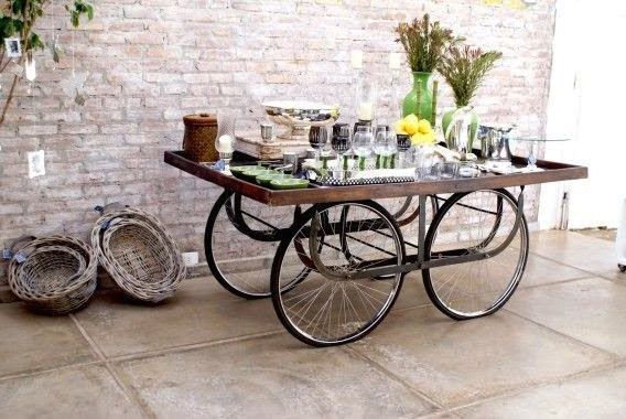 дачный столик на велосипедных колесах