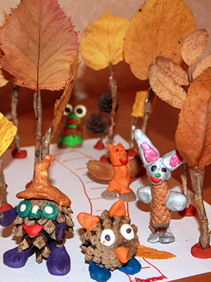 поделки из осенних листьев и шишек на выставку на тему Осень