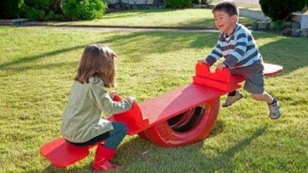скамейка-качалка для детской площадки