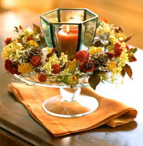 Ваза со свечой и сухими цветами для декорирования к празднику
