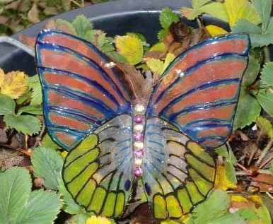 Делаем бабочек из пластиковых бутылок для декора сада