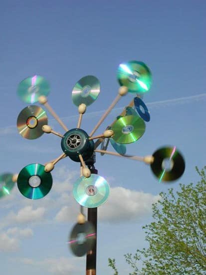 Дерево из CD дисков для украшения дачи