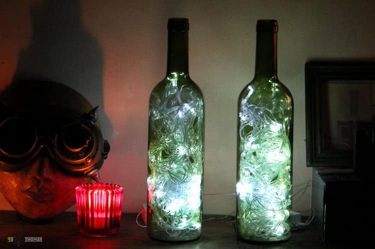 Оригинальные светильники из гирлянды и стеклянной бутылки