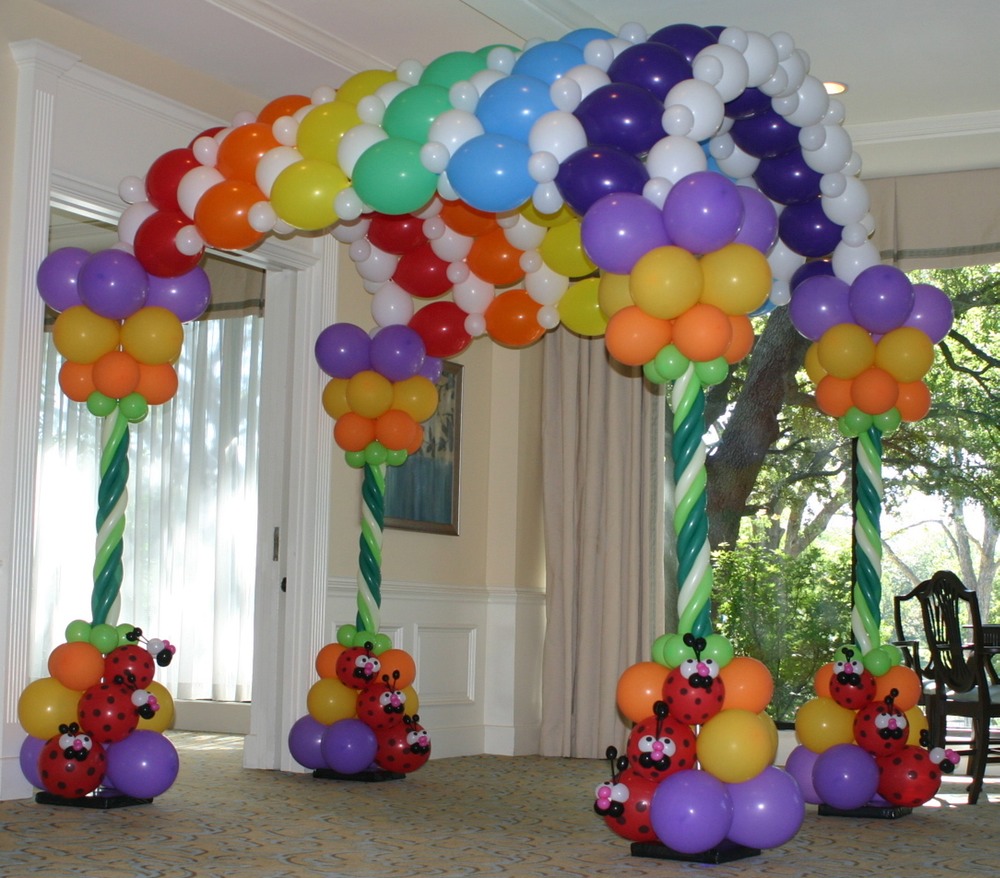 Оформление в виде арки из воздушных шаров