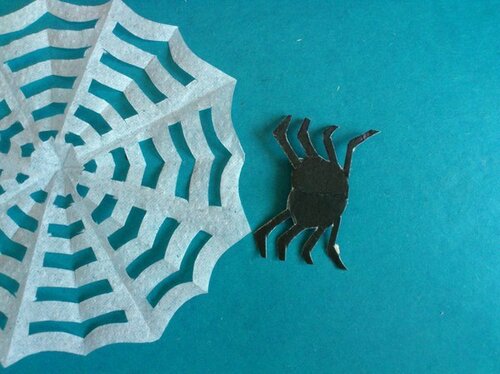Поделка из бумаги Паучок на паутинке