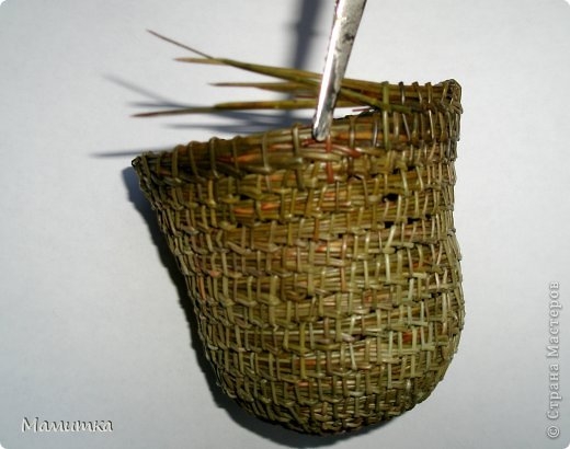 Плетение из сосновых иголок от Мамитка. КОЛОКОЛЬЧИКИ (9) (520x410, 101Kb)