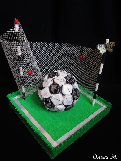 футбольный мяч из конфет (7) (400x533, 138Kb)