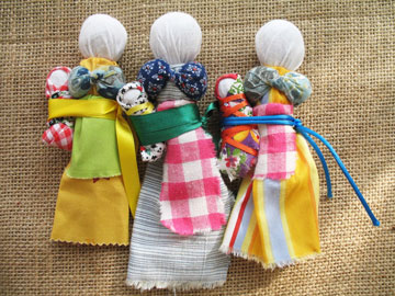 Три зольные куклы обереги