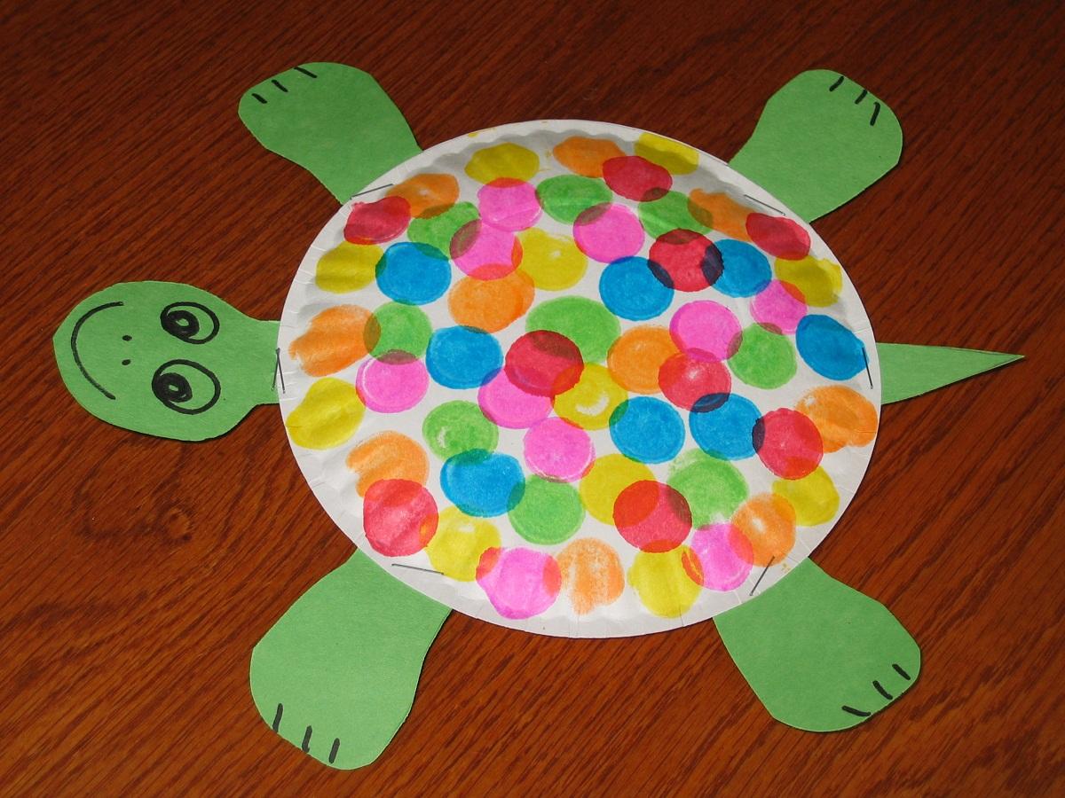 Поделка из бумаги в виде черепахи хорошо подойдет для детей 