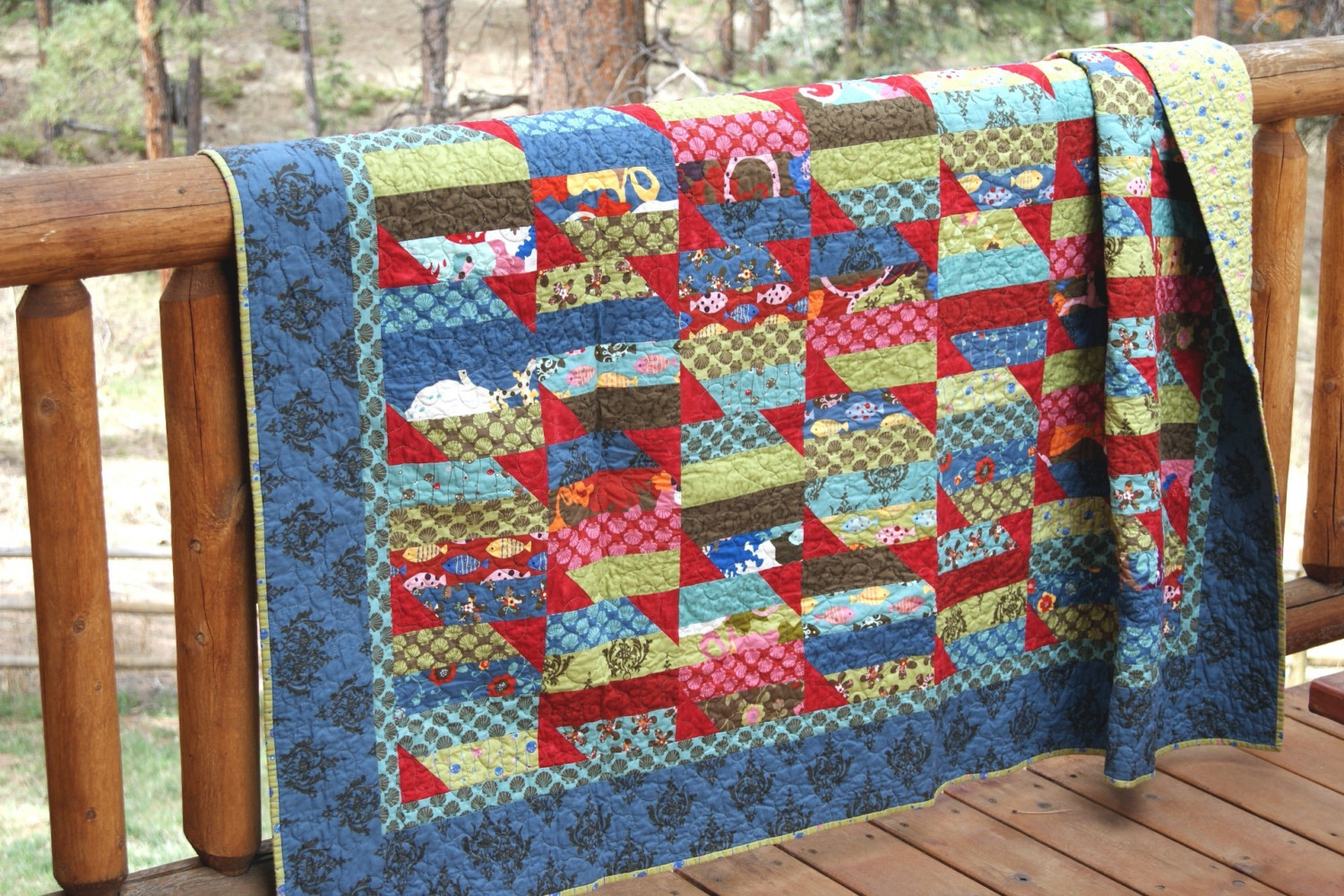 Одеяло в стиле пэчворк из полосок ткани