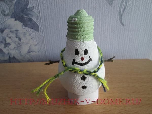поделка снеговик своими руками из лампы