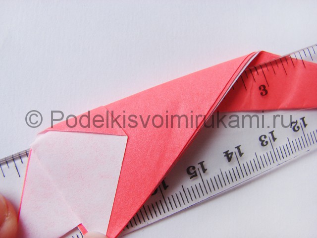 Как сделать лебедя из бумаги в технике оригами. Фото 14.
