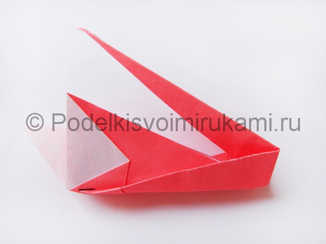 Как сделать лебедя из бумаги в технике оригами. Фото 19.