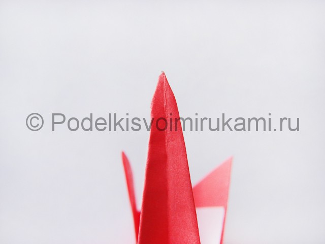 Как сделать лебедя из бумаги в технике оригами. Фото 21.