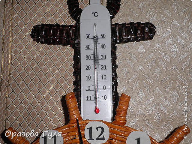 Часы с комнатным термометром и крючками для ключей. фото 13