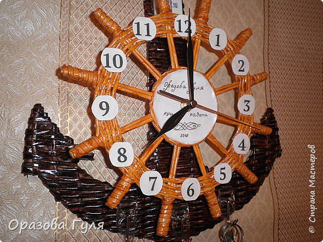 Часы с комнатным термометром и крючками для ключей. фото 14