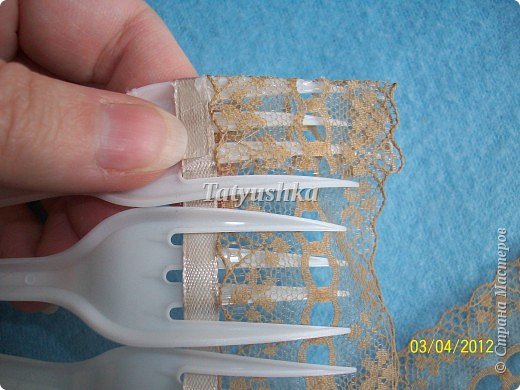 Попробуем сделать простой веер из пластмассовых одноразовых вилок. фото 22