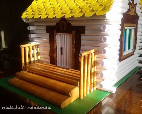 Деревянный домик из обыкновенной бумаги
