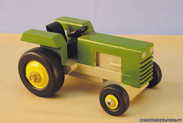 Детская деревянная игрушка трактор