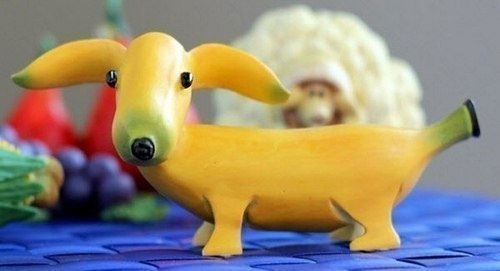 Собака такса из банана, фото
